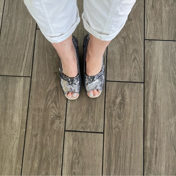 Tom’s Pewter Sequin Wedges. 7 1/2 - Picture 8 of 8